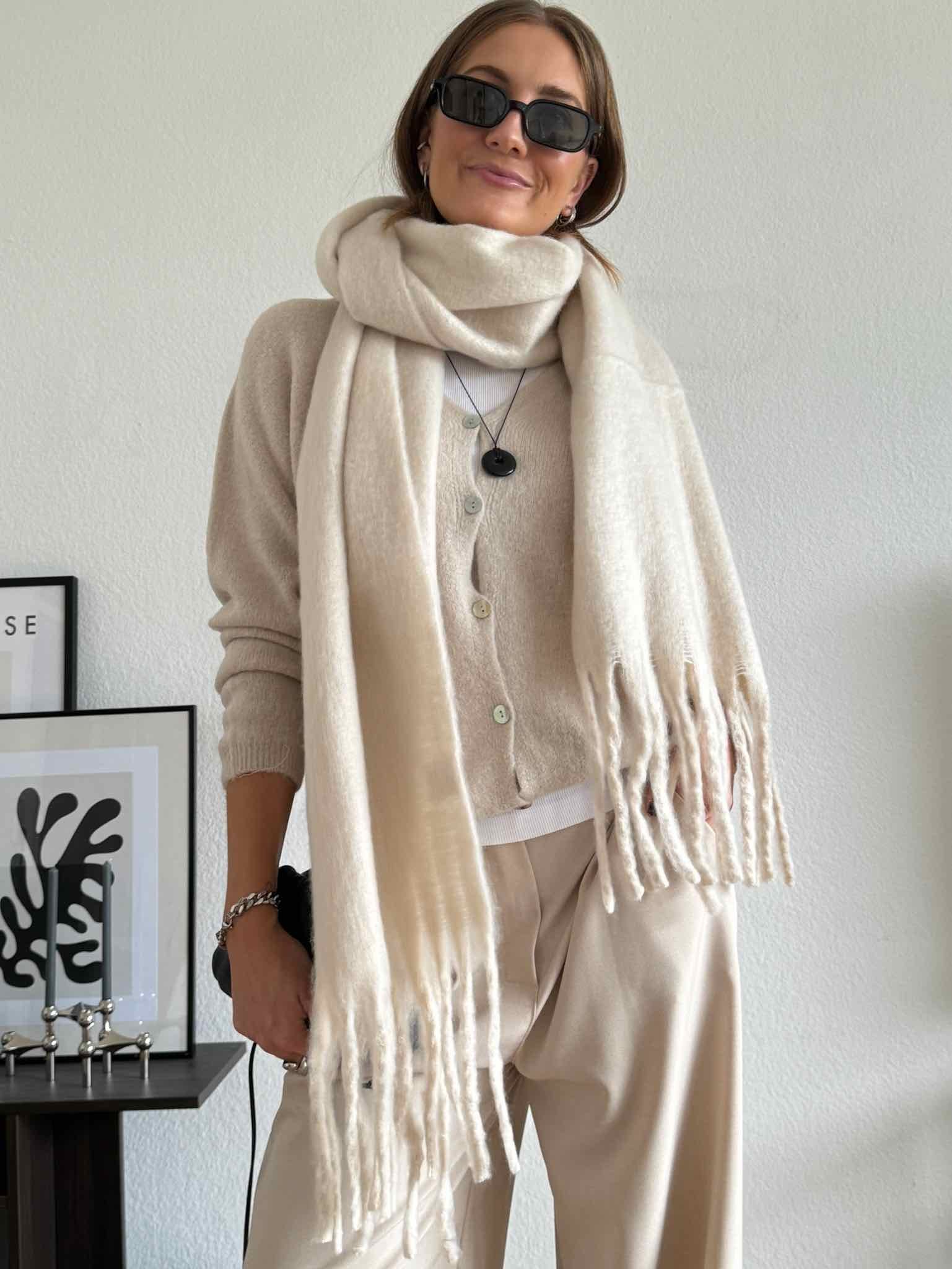 Soft Knit Scarf mit Fransen für Damen in Creme von Maingold Basics