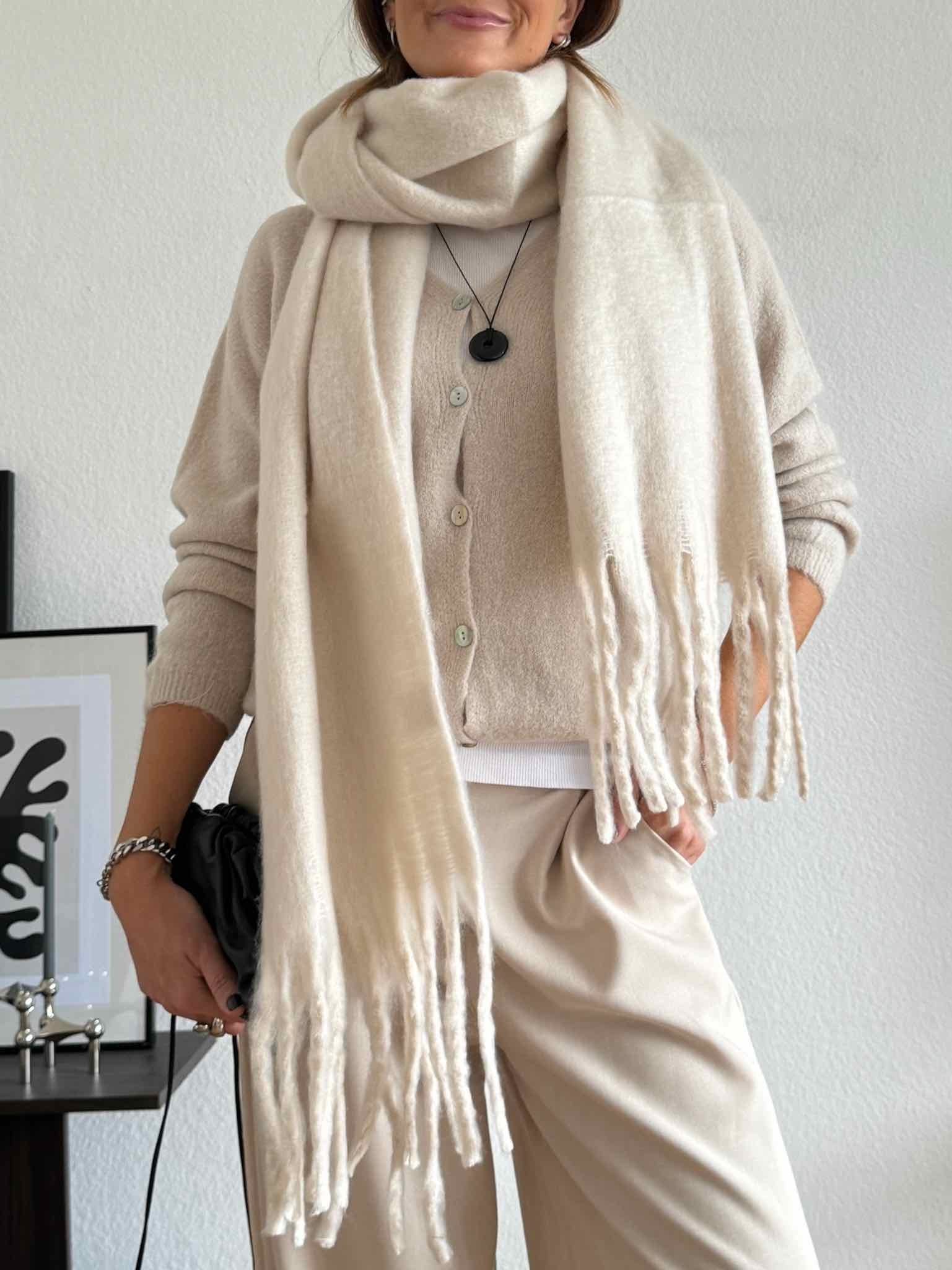 Soft Knit Scarf mit Fransen für Damen in Creme von Maingold Basics