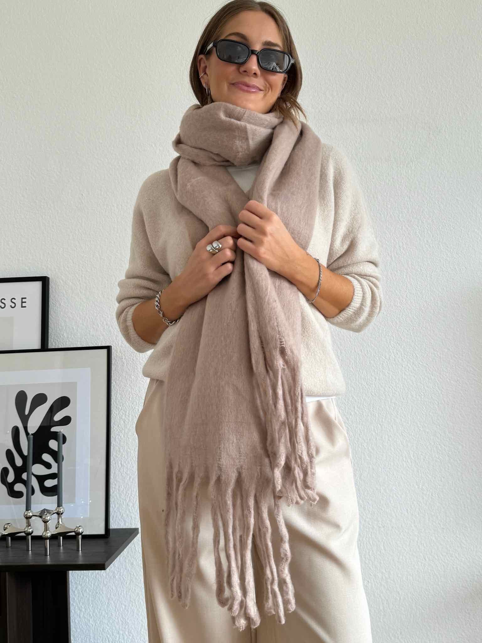 Soft Knit Scarf mit Fransen für Damen in Light Taupe von Maingold Basics