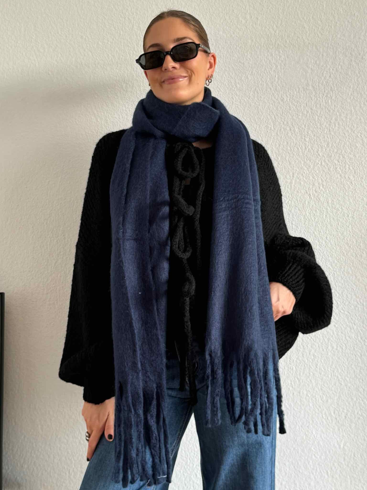 Soft Knit Scarf mit Fransen für Damen in Navy von Maingold Basics