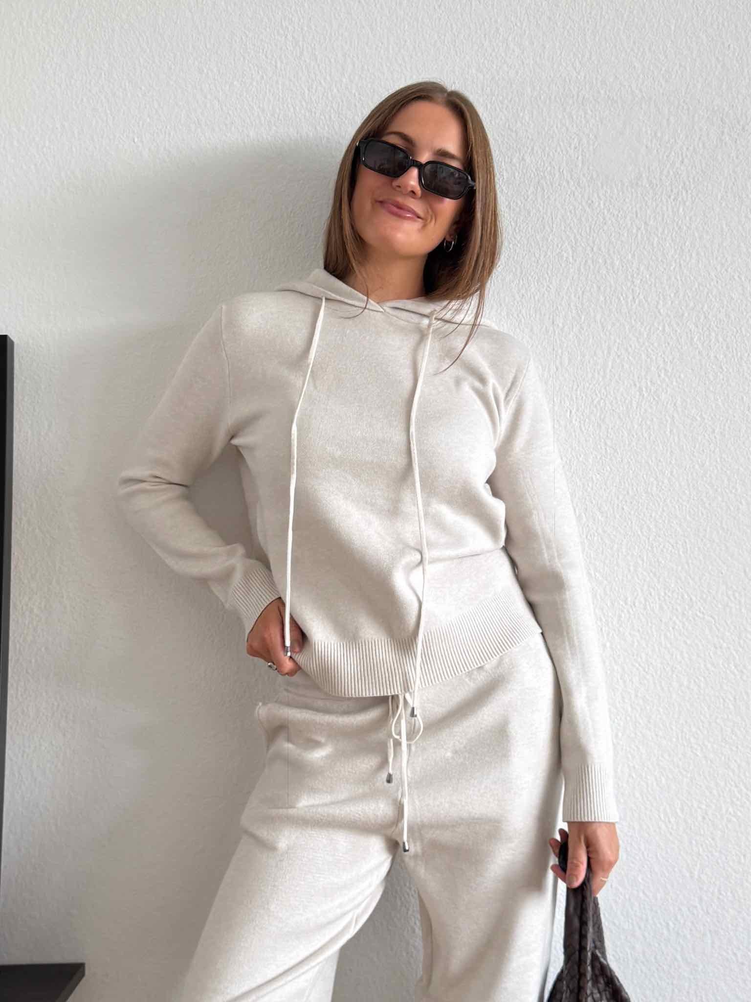 Set aus Strick-Hoodie und Hose aus Viskose-Mix für Damen in Beige von Maingold Basics
