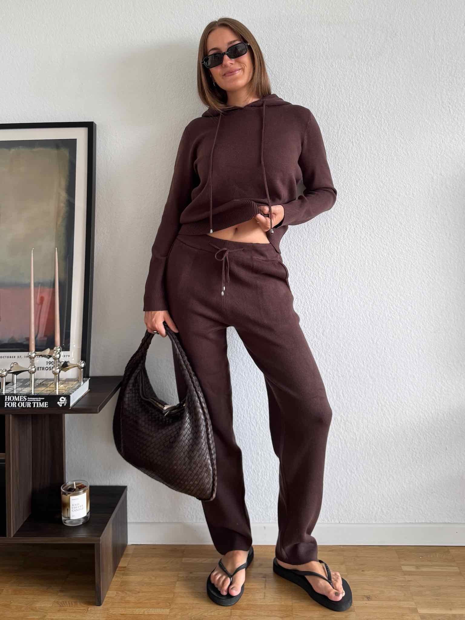 Strick-Set aus Hoodie und Hose aus Viskose-Mix für Damen in Chocolate von Maingold Basics
