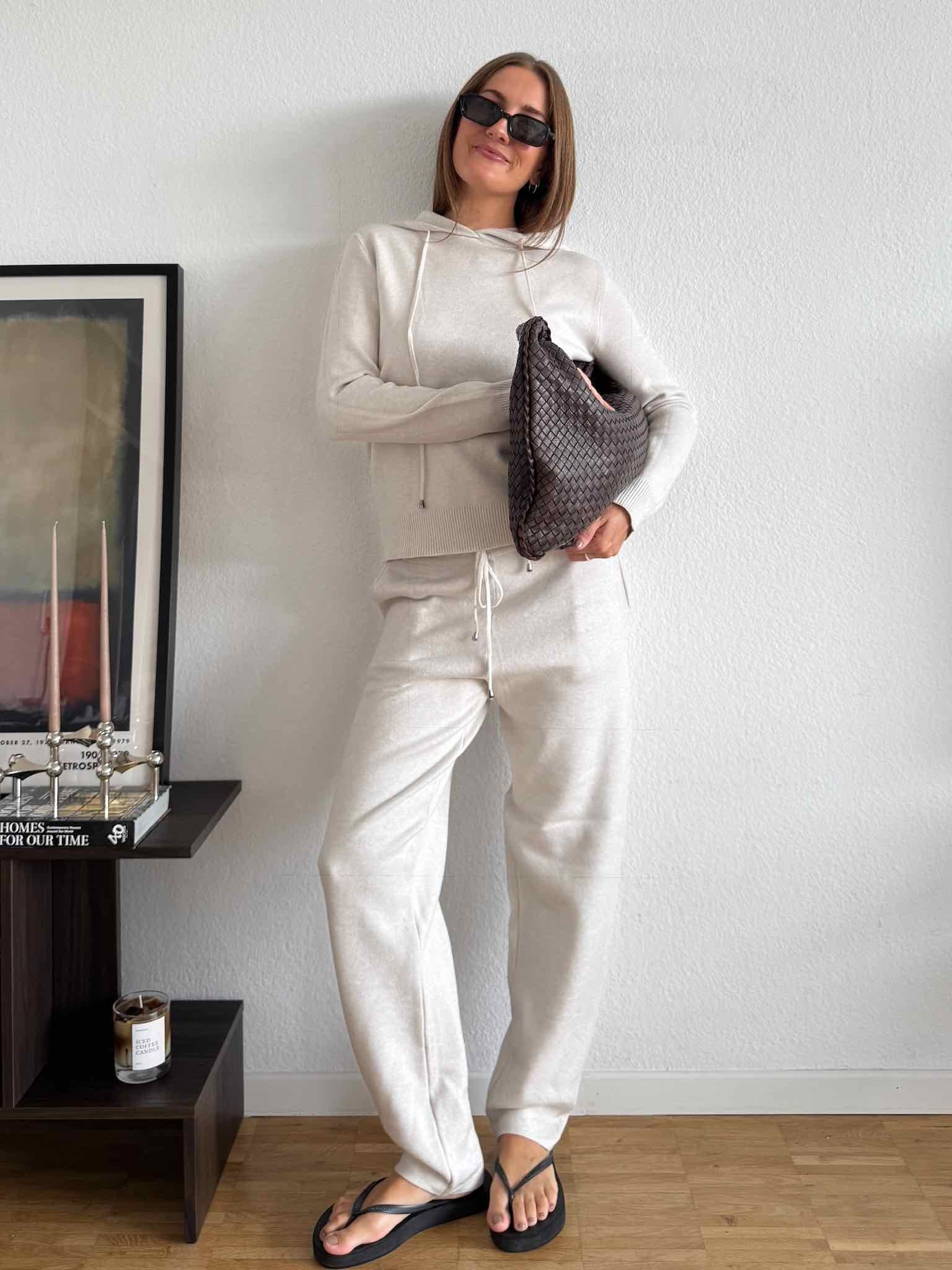 Set aus Strick-Hoodie und Hose aus Viskose-Mix für Damen in Beige von Maingold Basics