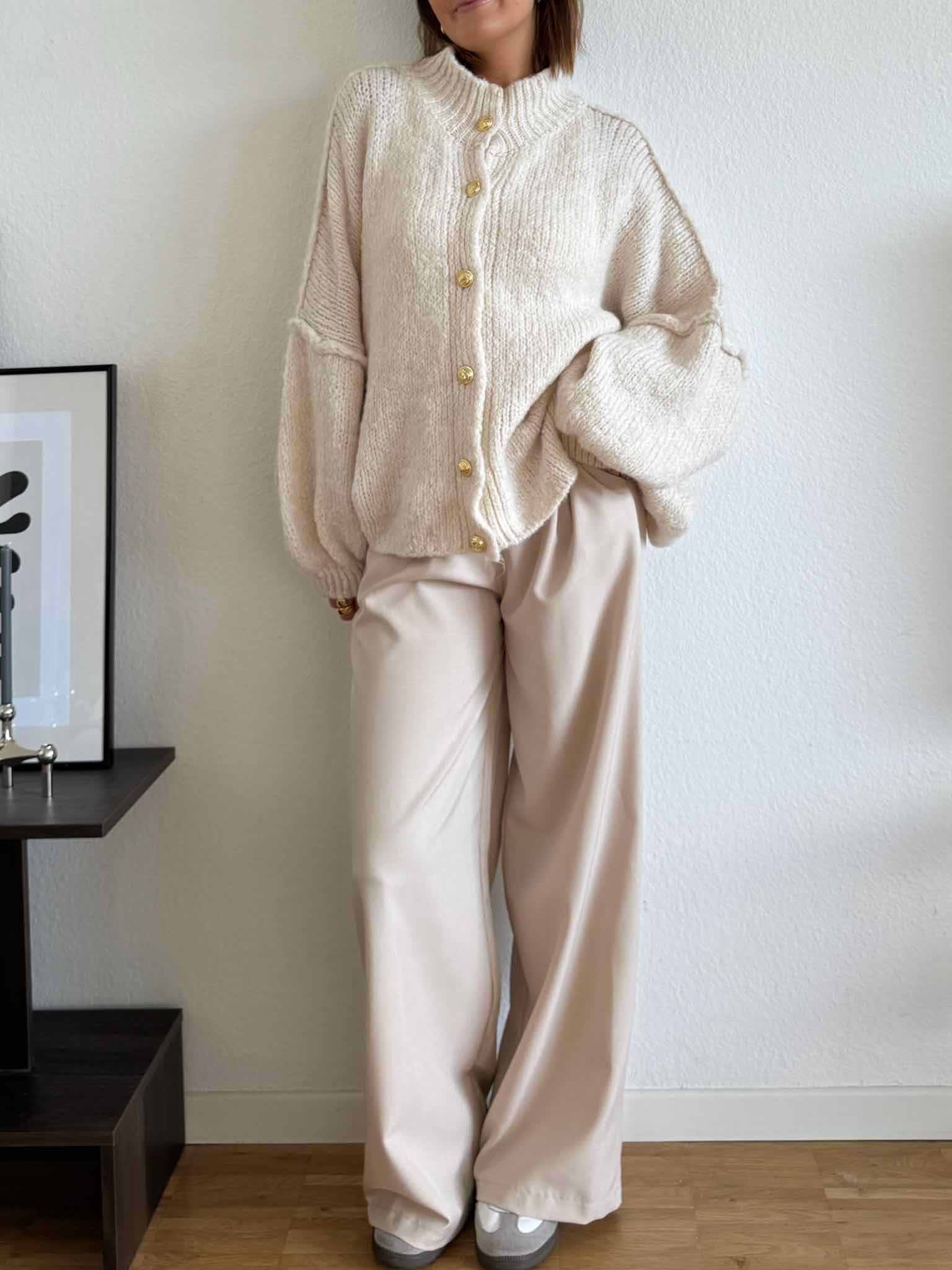 Super Oversize Cardigan mit Goldknöpfen für Damen in Creme von Maingold Basics