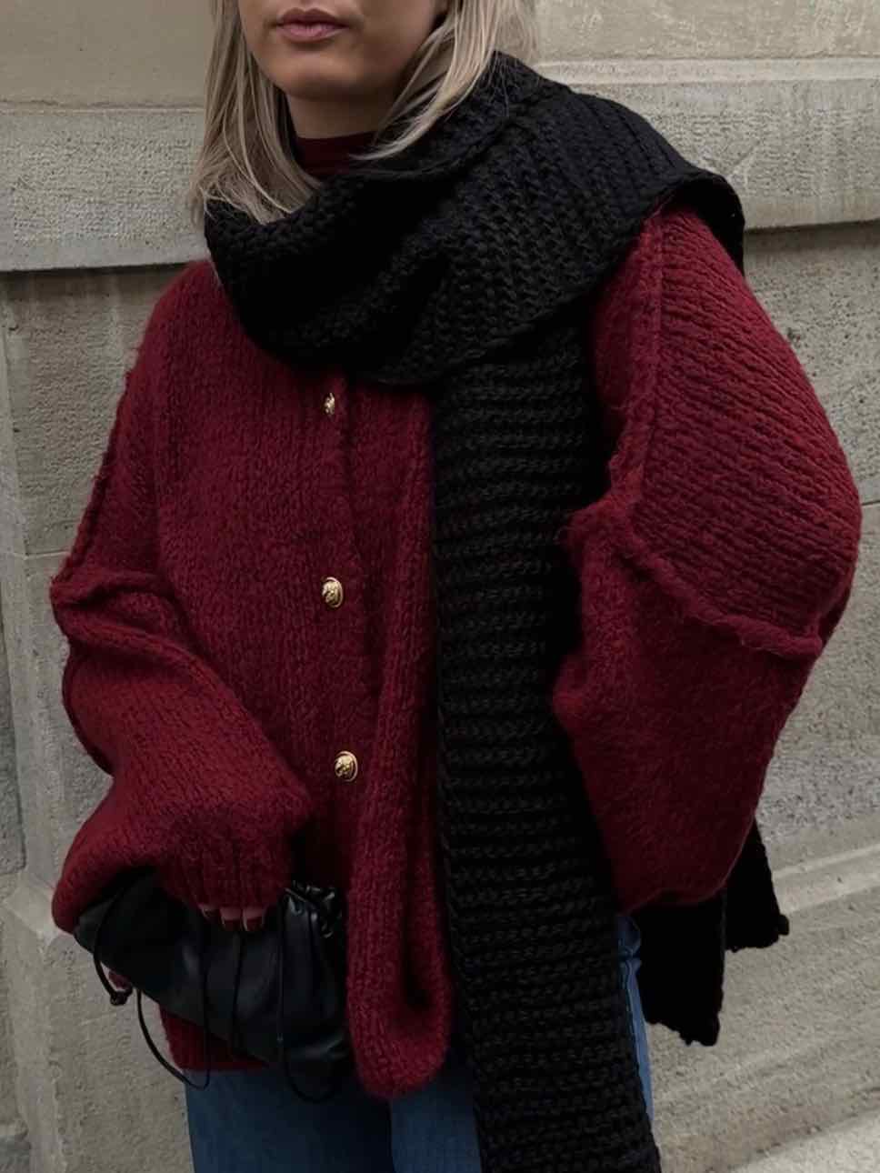 Super Oversize Cardigan mit Goldknöpfen für Damen in Bordeaux von Maingold Basics