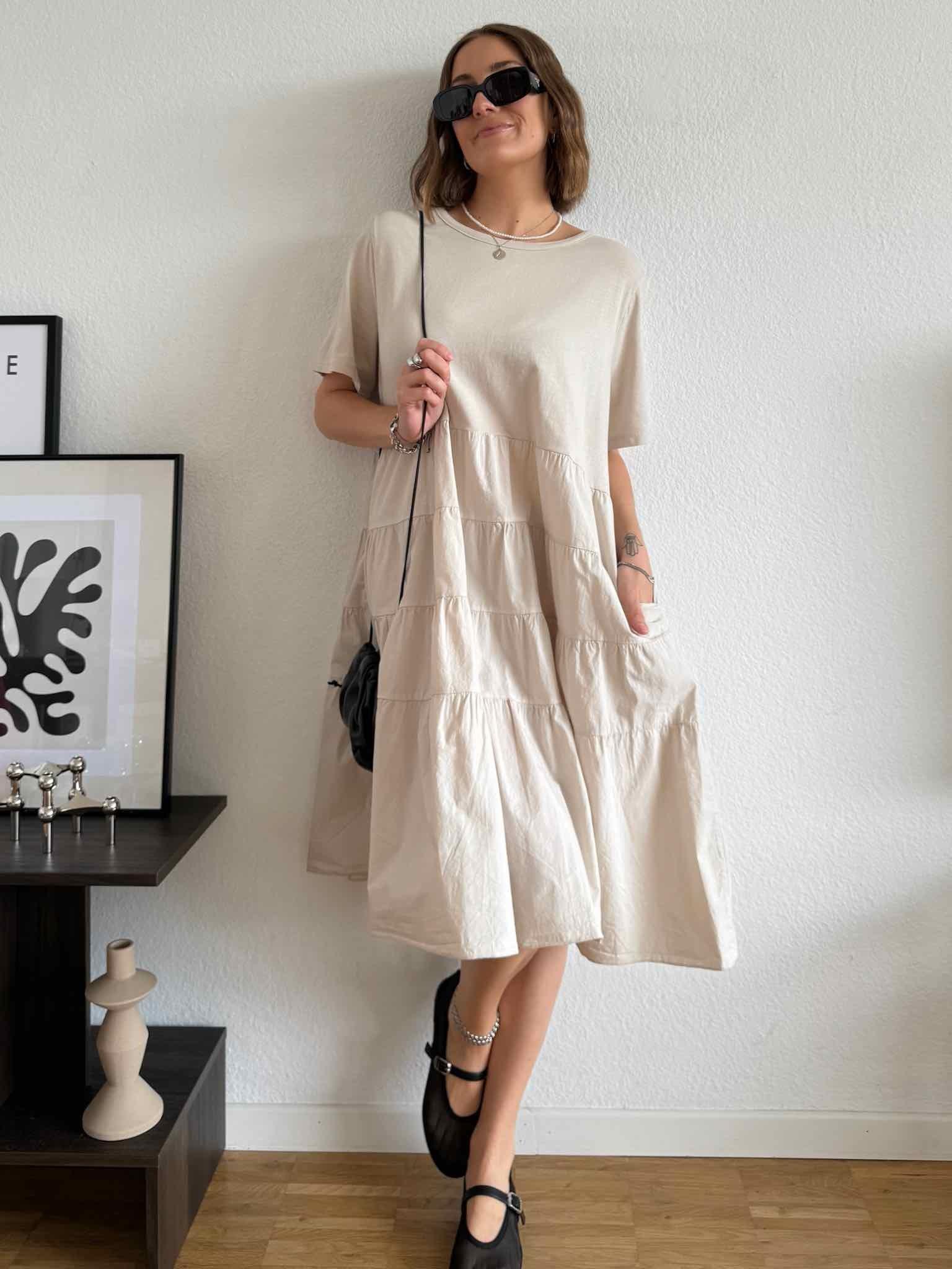 T-Shirt Dress mit gestuftem Rock für Damen in Beige von Maingold Basics