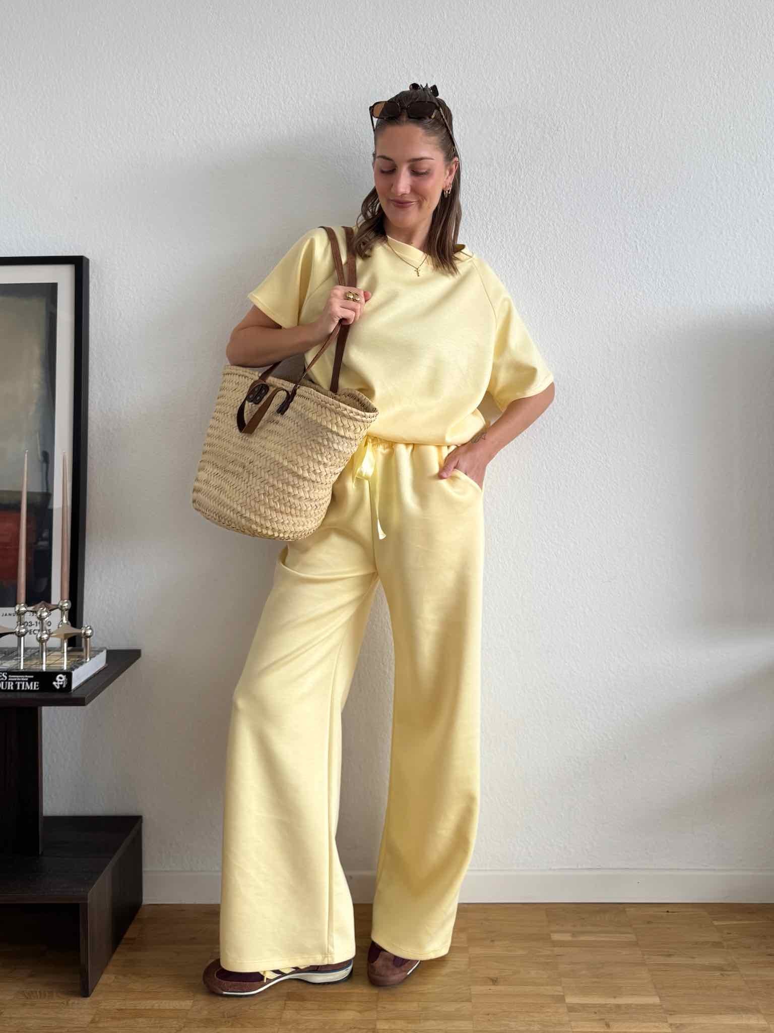 Viskose T-Shirt für Damen in Butter Yellow von Maingold Basics