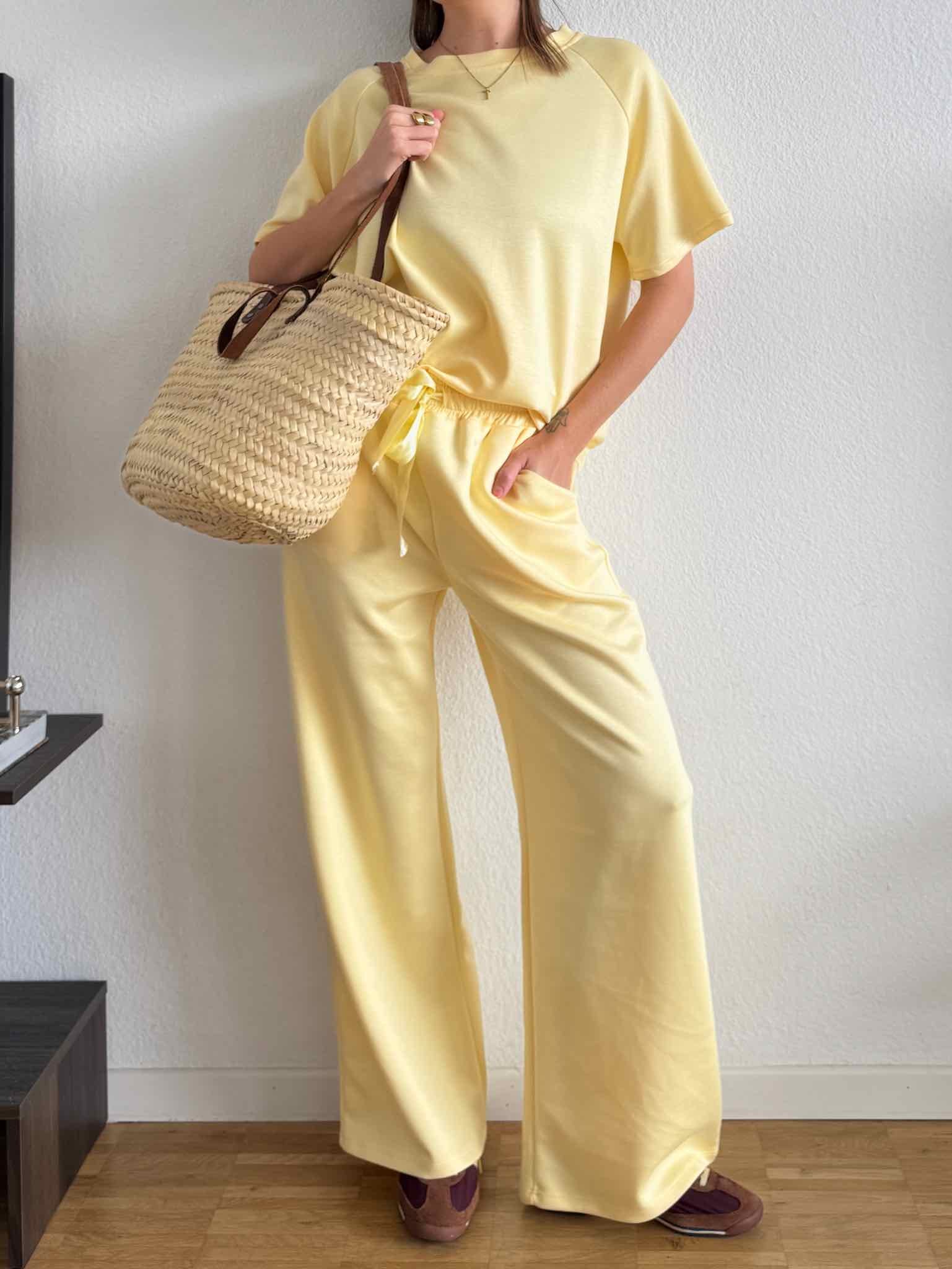Viskose T-Shirt für Damen in Butter Yellow von Maingold Basics