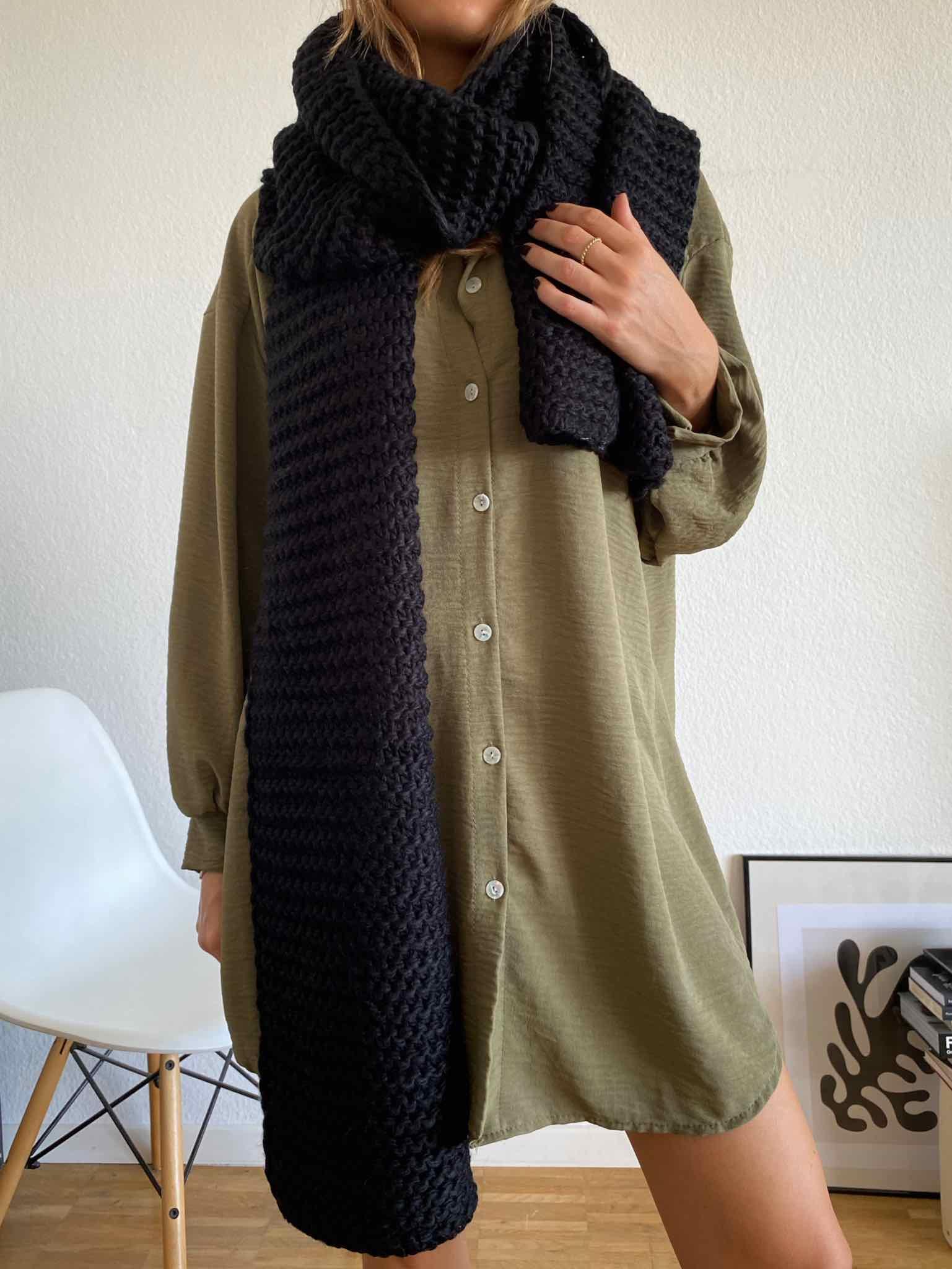 XL Knit Scarf für Damen in Black von maingoldbasics.de
