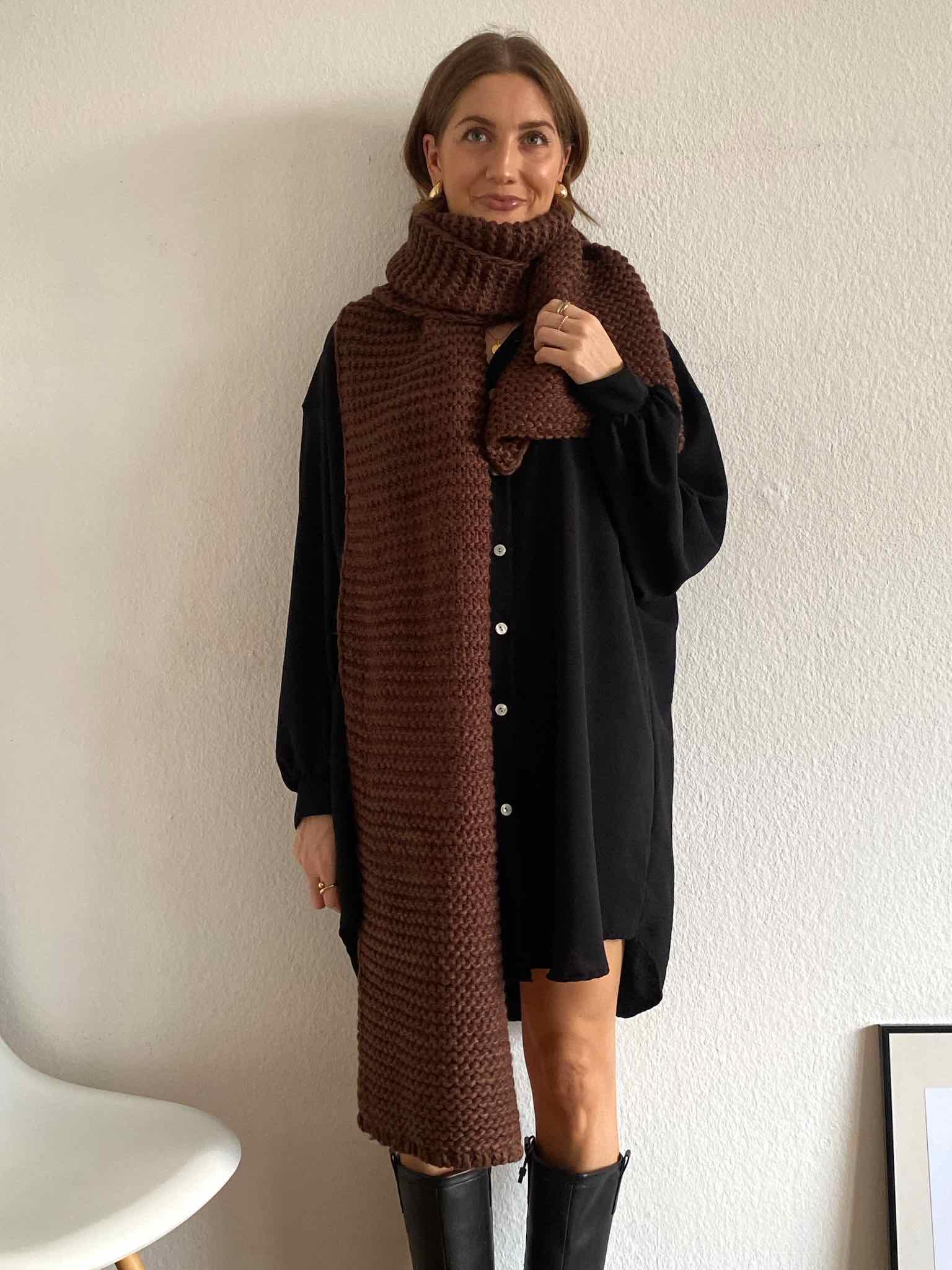 XL Knit Scarf für Damen in Brown von Maingold Basics