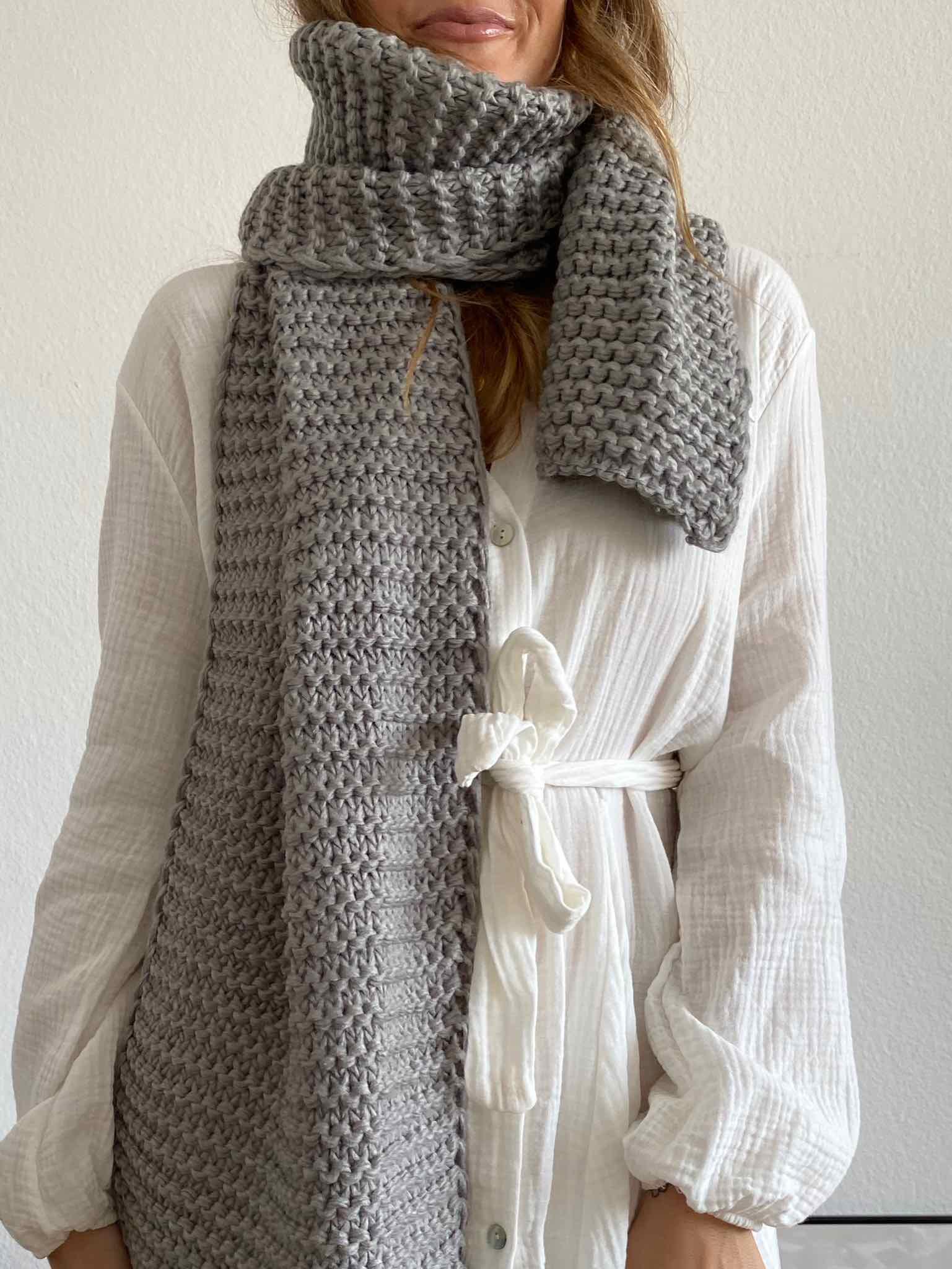 XL Knit Scarf für Damen in Grey von Maingold Basics