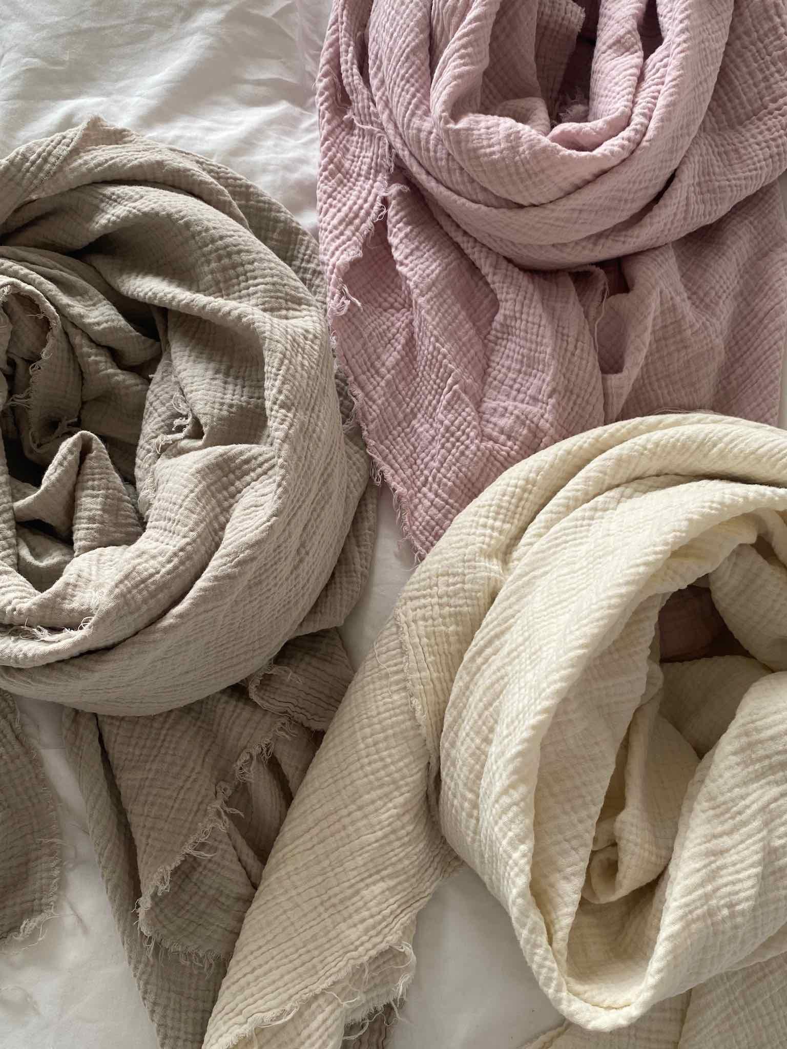 XL Musselin Tuch für Damen in Baby Rosa von Maingold Basics